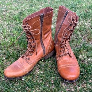 Troopa combat boots (LIKE NEW)